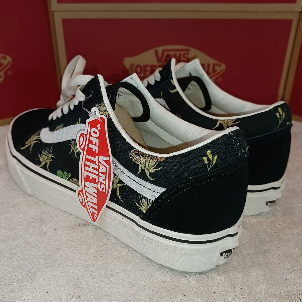 Vans Men's 7.5/Women's 9 Old Skool Desert Snake Black/White Suede VN0A5KRFB02